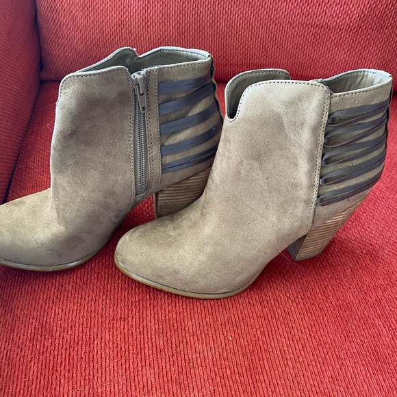 Tan heeled booties. Size 8M - Picture 1 of 4